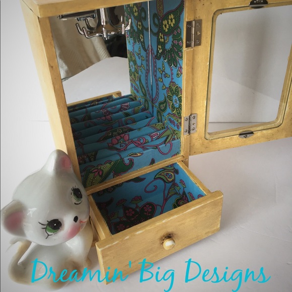 Aged Mustard Hand Painted Jewelry Box - Picture 8 of 8